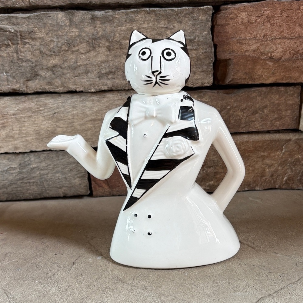 Vintage ceramic cat teapot